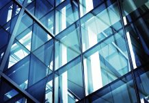 Stratobel Strong di AGC: vetro antisfondamento con PVB rigido