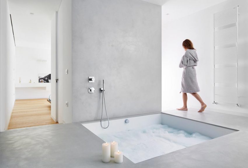 Il bagno con il rivestimento Microtipping in grigio 