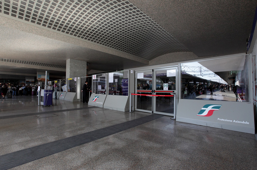 Publifor con policarbonato alla Stazione Termini di Roma