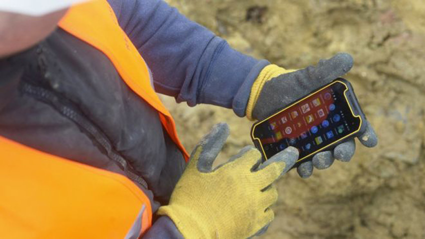 Il cellulare con sistema operativo Android firmato DeWalt