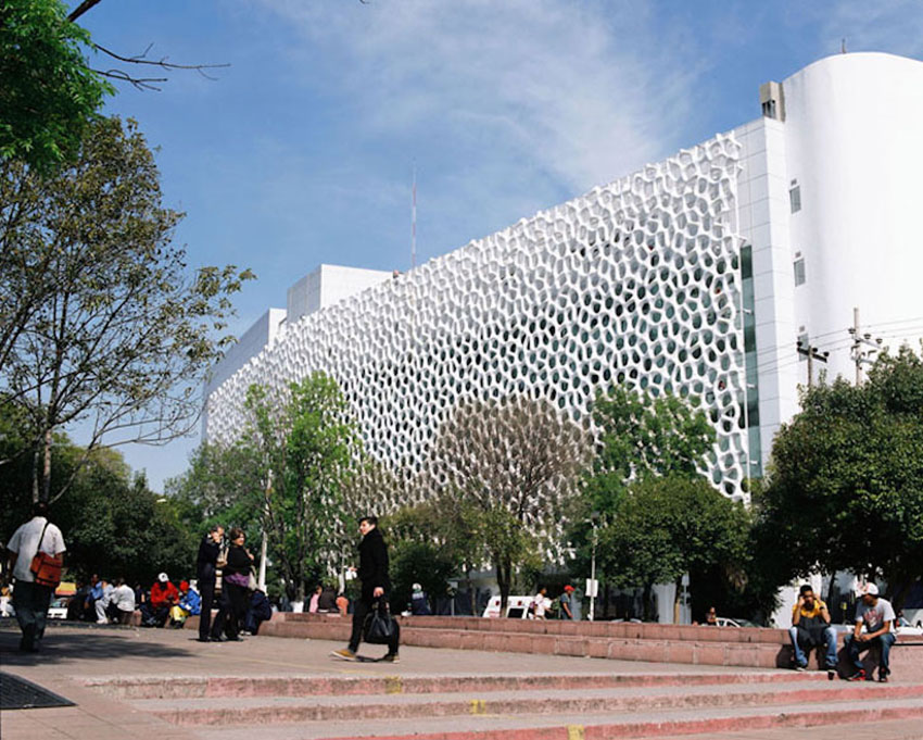 La facciata dell’Ospedale Manuel Gea Gonzalez a Città de Messico
