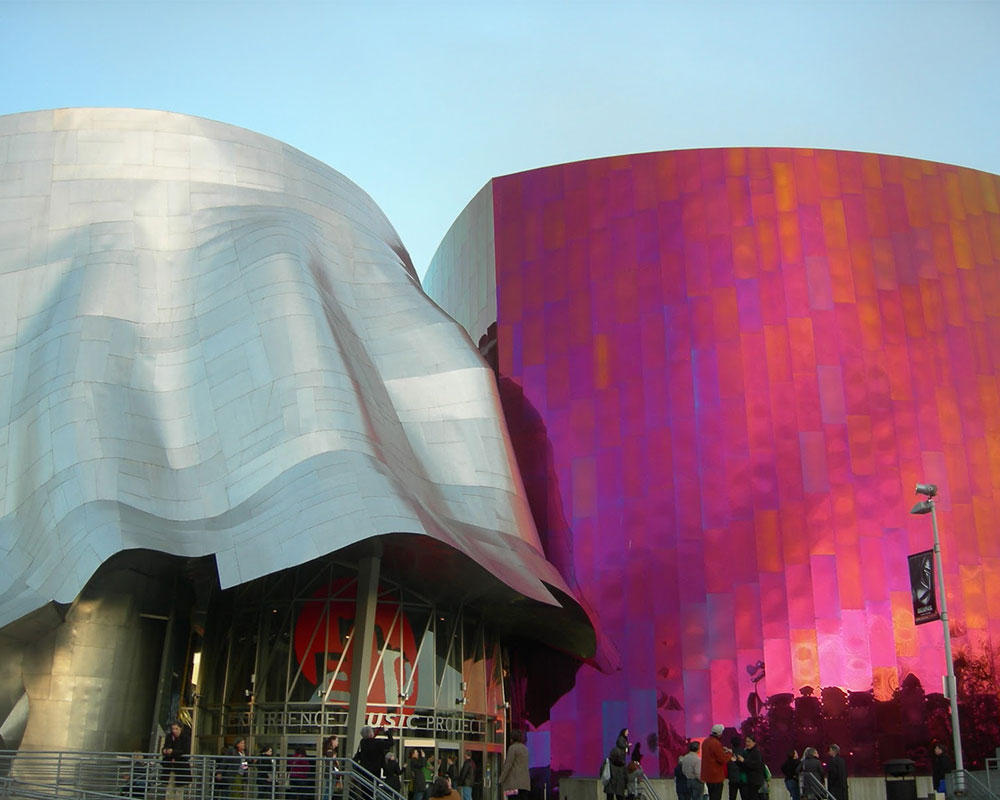 Il museo Emp (Experience Music Project), progettato da Frank Gehry con la facciata in alluminio