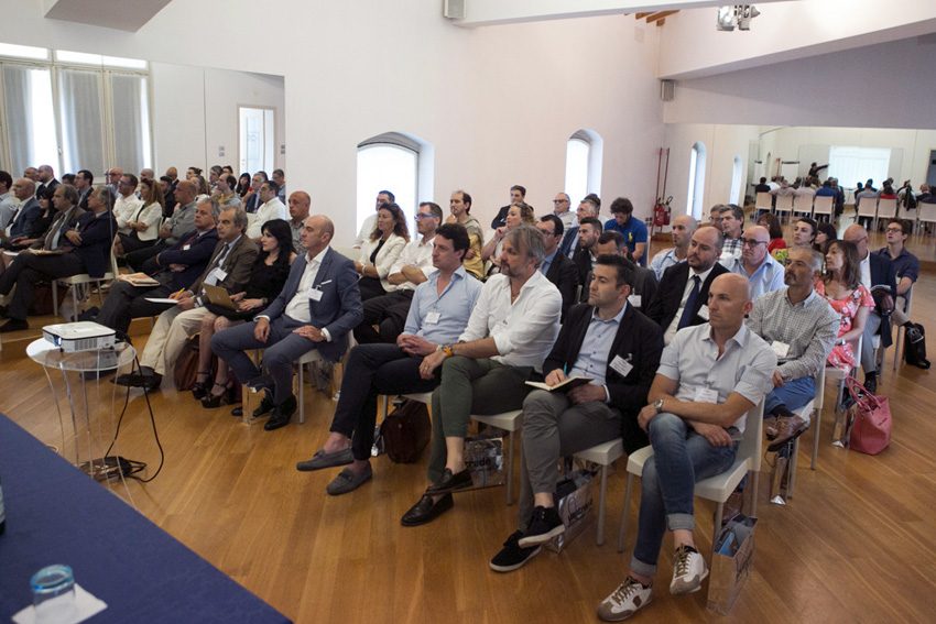 I partecipanti al meeting dedicato a Gruppi e Consorzi