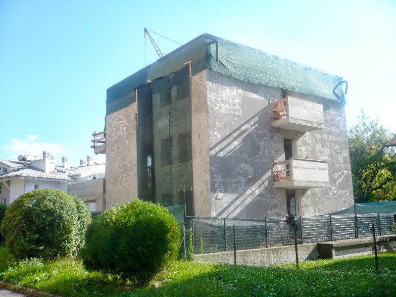 L'edifcio durante la ristrutturazione