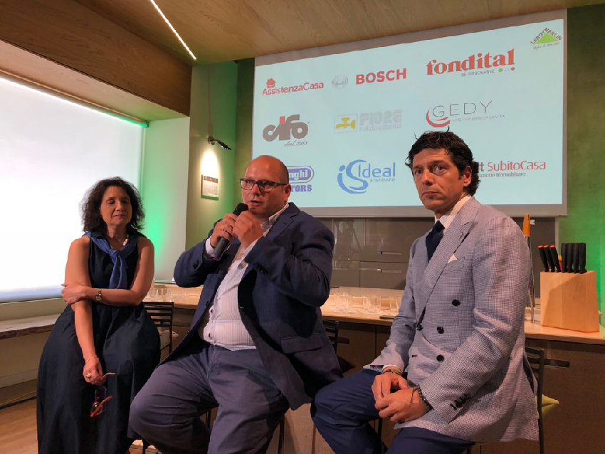 Anna Comincini responsabile dell'area ricerca di Habitante, Gianni Bientinesi, Direttore Business Intelligence Leroy Merlin Italia, Massimiliano Dona presidente dell'Unione Nazionale dei Consumatori