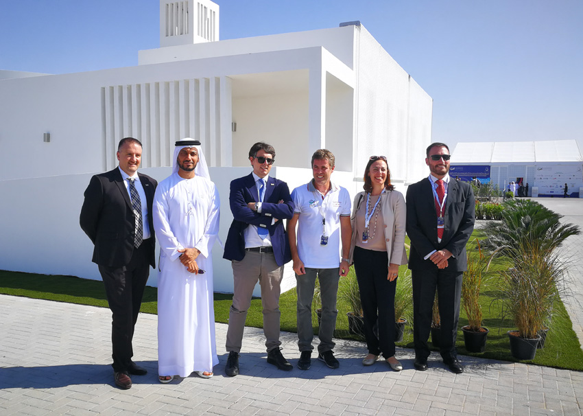 Il taglio inaugurale del nastro alla presenza della rappresentanza diplomatica Italiana a Dubai, di Marco Casini, faculty advisor e project manager, Andrea Bucci, direttore generale di Knauf Italia e Amer Bin Ahmed, Ceo di Knauf GCC & India