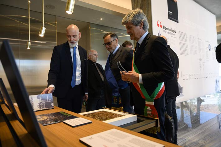 Il sindaco di Fiorano Modenese, Francesco Tosi, all'inaugurazione del museo di Iris Ceramica