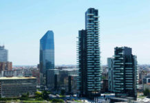 Al centro, la torre Aria, a Milano
