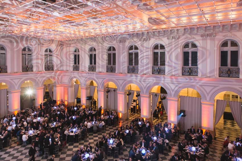 La cerimonia di premiazione al Palais de la Bourse a Bordeaux 