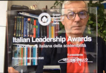GiulianoDall'O, presidente di Gbci, con la targa del premio