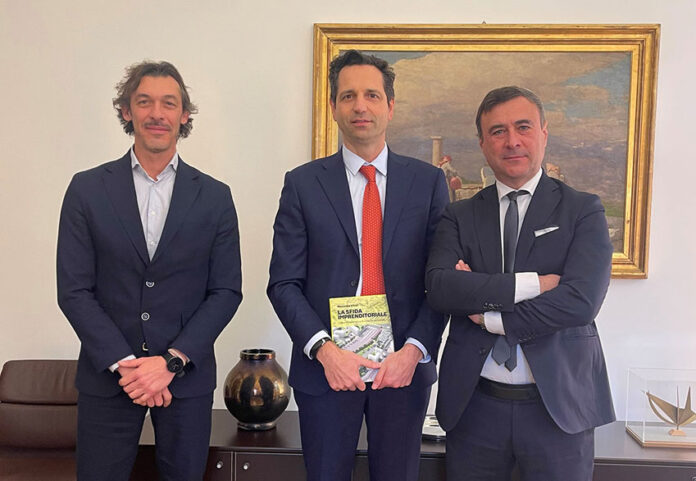 Da sinistra, il Cfo di Vitali, Daniele Anelli, il presidente Massimo Vitali e il direttore generale di Mediocredito TAA, Diego Pelizzari