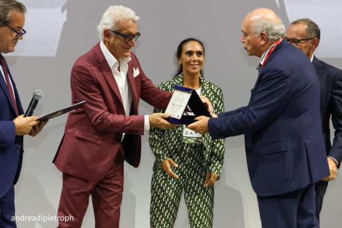 Orsolini_Confindustria-Ceramica-Distributor-Award-2-©andreadipietroph