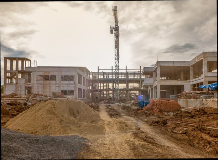 Tanti cantieri pochi operai