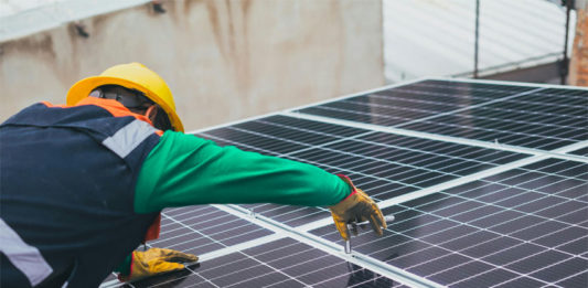 Installazione di un pannello fotovoltaico
