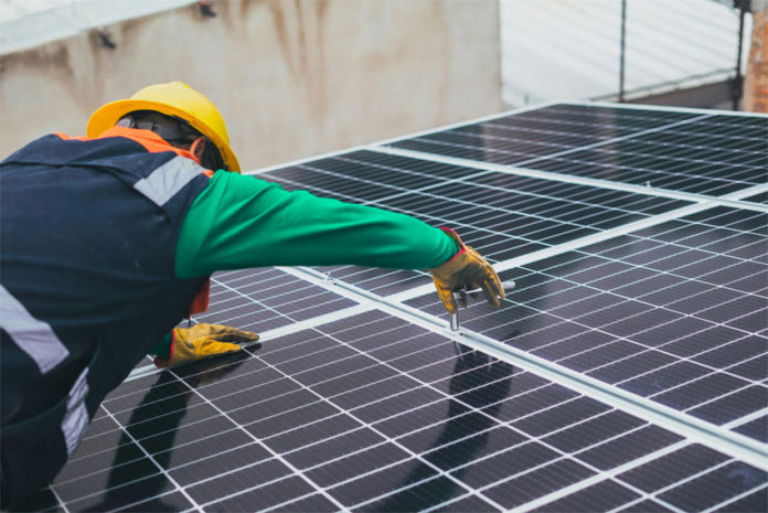 Installazione di un pannello fotovoltaico