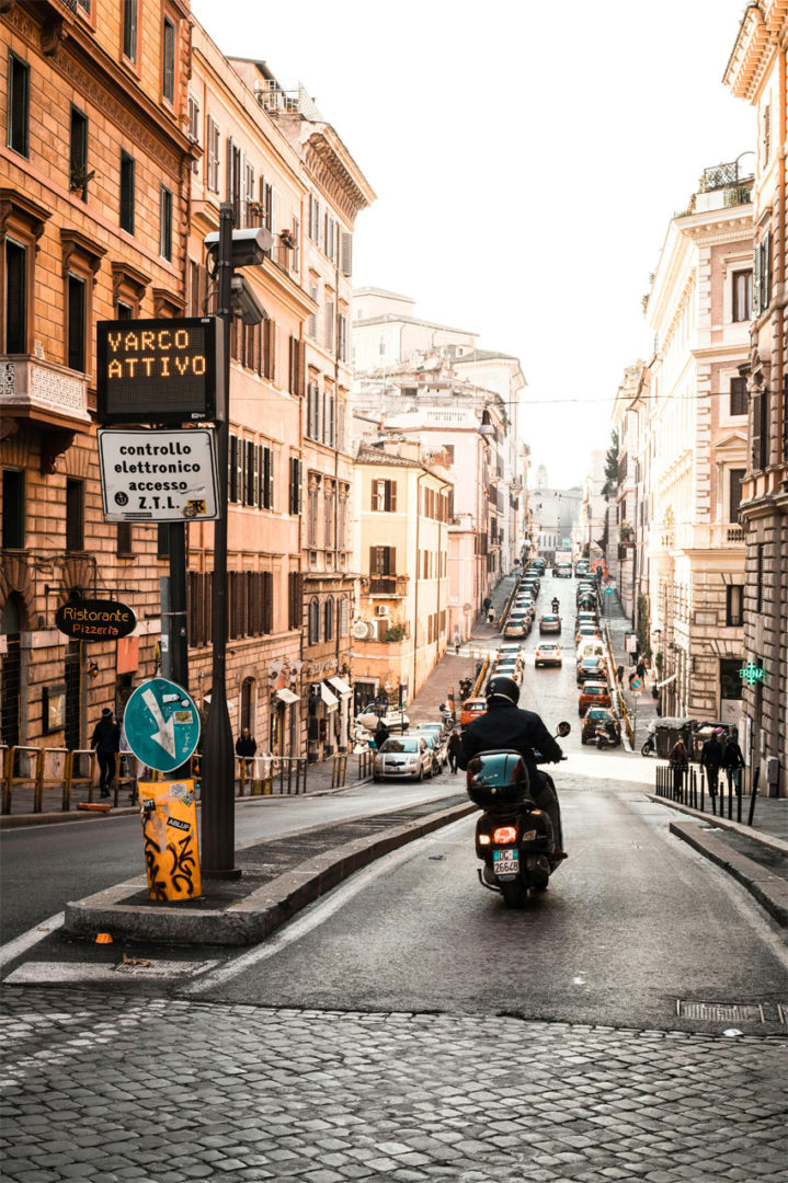Una via di Roma