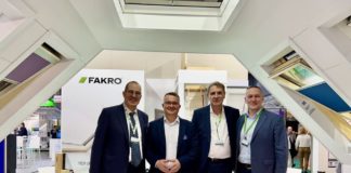 Da sinistra, Bruno Pernpruner Direttore Generale di Fakro Italia, Jacek Kulpa Direttore Export Fakro Group, Jaroslaw Stadnik amministratore Fakro Italia e Slawomir Gawlik Direttore Marketing Fakro Group.