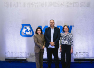 Da sinistra: Veronica Squinzi, amministratore delegato Mapei, Bassem Moustafa, general manager Mapei Egitto e Simona Giorgetta, membro del consiglio di amministrazione Mapei