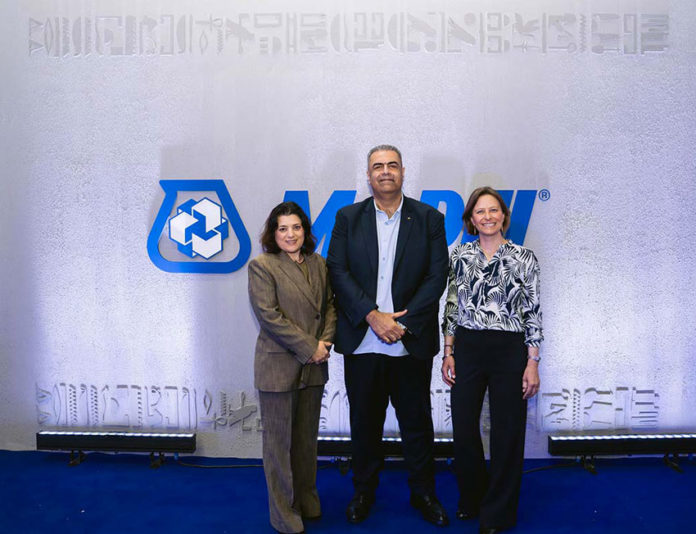 Da sinistra: Veronica Squinzi, amministratore delegato Mapei, Bassem Moustafa, general manager Mapei Egitto e Simona Giorgetta, membro del consiglio di amministrazione Mapei