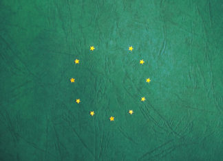 La bandiera europea in versione green