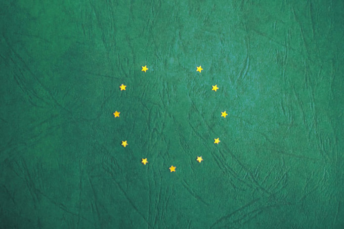 La bandiera europea in versione green