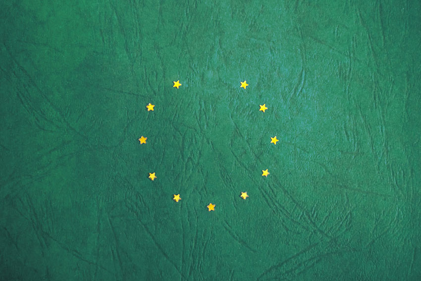 La bandiera europea in versione green