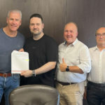 A sinistra nella foto, Peter A. Mrosik, proprietario e Ceo di Profine