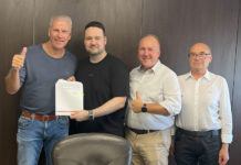 A sinistra nella foto, Peter A. Mrosik, proprietario e Ceo di Profine