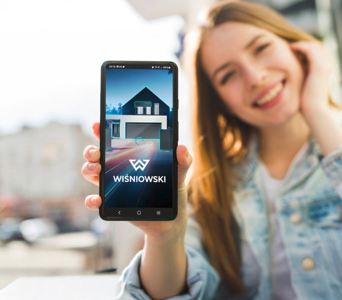 WISNIOWSKI-Connected
