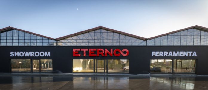 L'ingresso del punto vednita di Mantova in strada dosso del corso 80 Eternoo