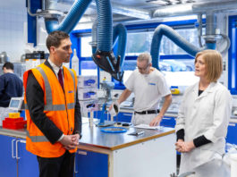 Il ministro del Clima e dell'Ambiente norvegese in visita ai laboratori di ricerca Mapei in Norvegia