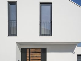 Dettagli total black e sicurezza certificata per la nuova porta d’ingresso Hörmann ThermoSafe-Match-Decor-Black-Edition