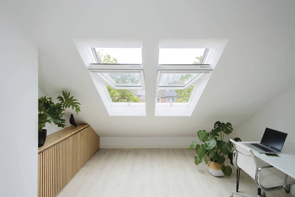 ufficio-mansarda-finestra-tetto-fakro-FPU-PreSelect
