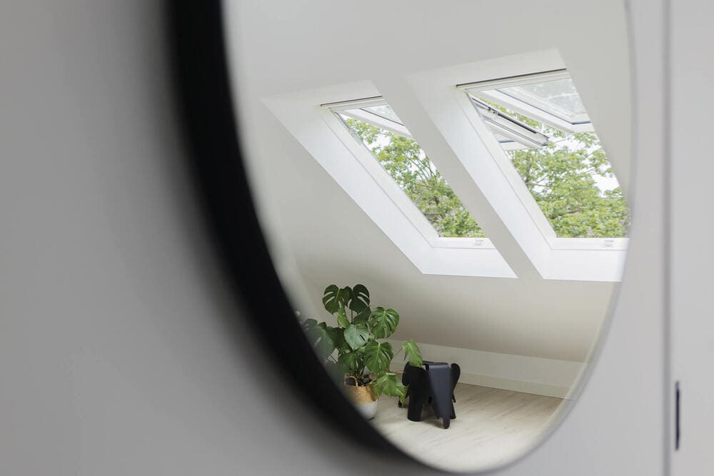 ufficio-mansarda-finestra-tetto-fakro-FPU-PreSelect